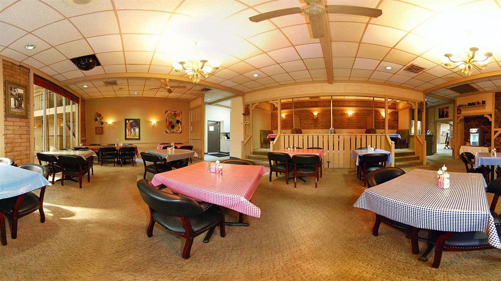 Rodeway Inn Cow Palace Lamar Bagian luar foto