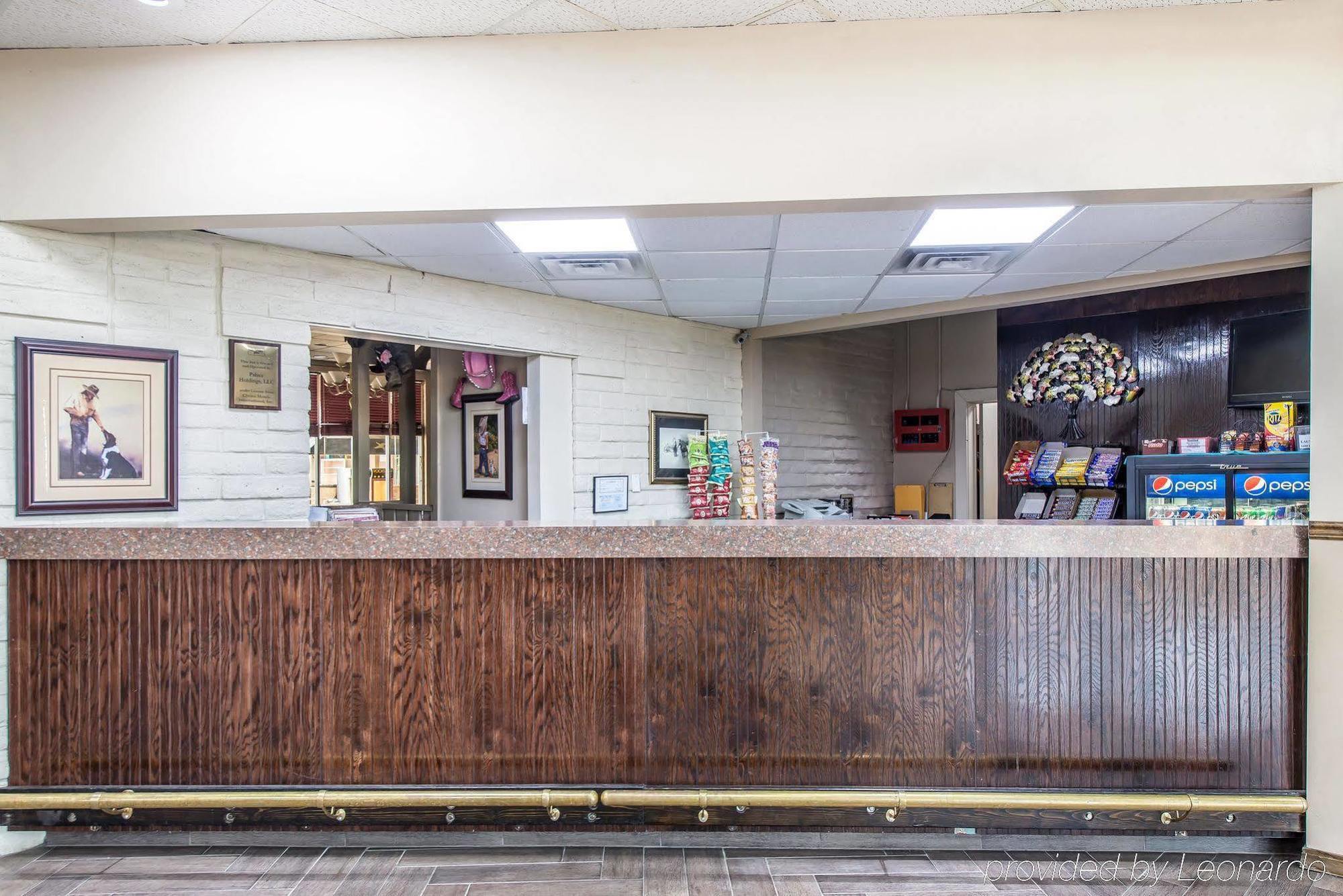 Rodeway Inn Cow Palace Lamar Bagian luar foto