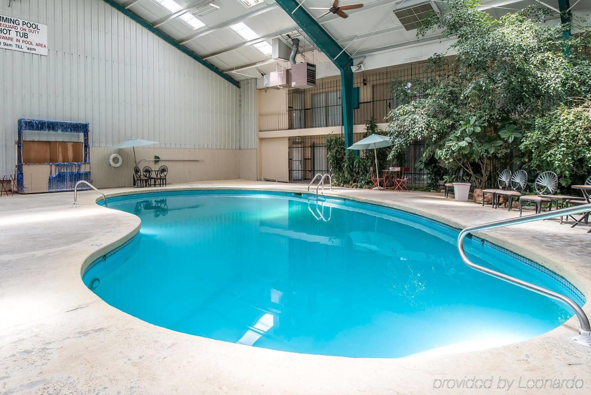 Rodeway Inn Cow Palace Lamar Bagian luar foto