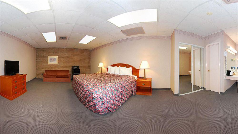 Rodeway Inn Cow Palace Lamar Bagian luar foto